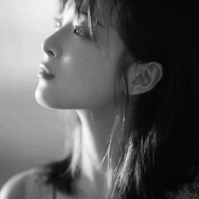 親嘴扔衣服視頻大全原聲