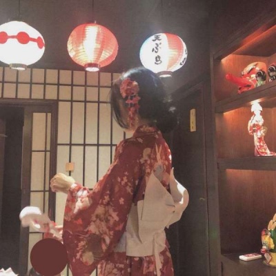 學(xué)生和老師一起努力生小孩