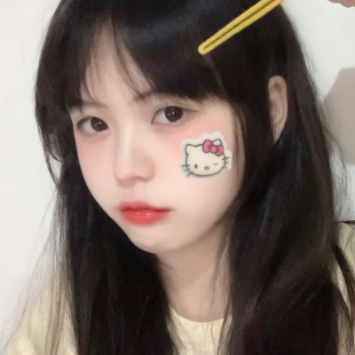 男同桌伸進(jìn)我內(nèi)衣揉我胸