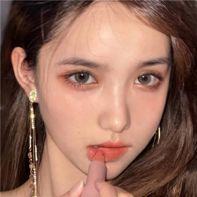 女生坐男生腿上摟著脖子知乎