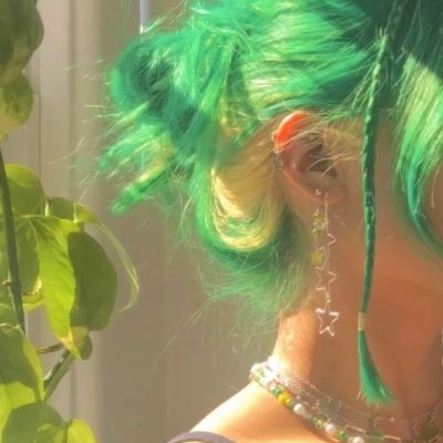 班長讓我吃她胸??摸她奶視頻