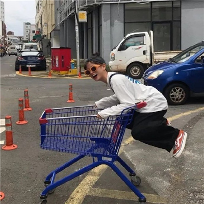 戀愛手游的男主下拉式好漫