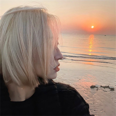 指甲有一條淡淡的黑線