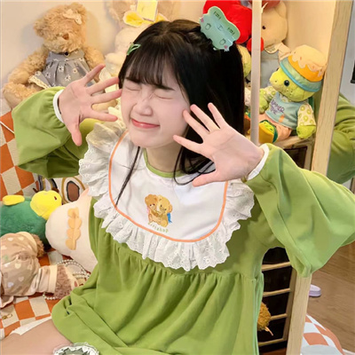 小房間傳來(lái)不堪入耳的聲音