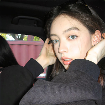 美麗新世界漫畫作者