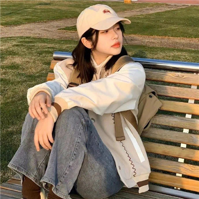 被男同桌扯乳罩捏胸玩乳漫畫(huà)