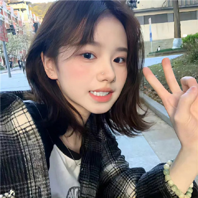 學(xué)生和老師一起努力生小孩