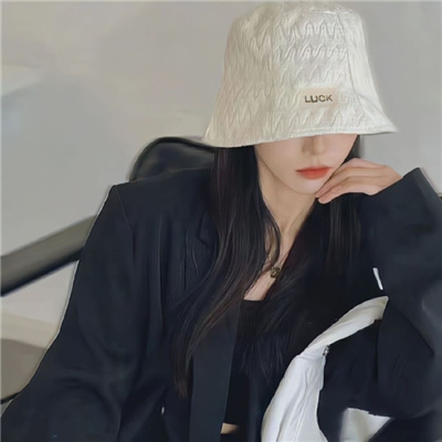 因?yàn)樘辣晃鍌€(gè)特種兵欺負(fù)了