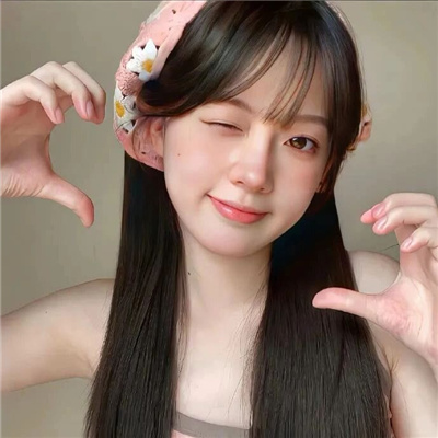 小女孩蹲下小便視頻